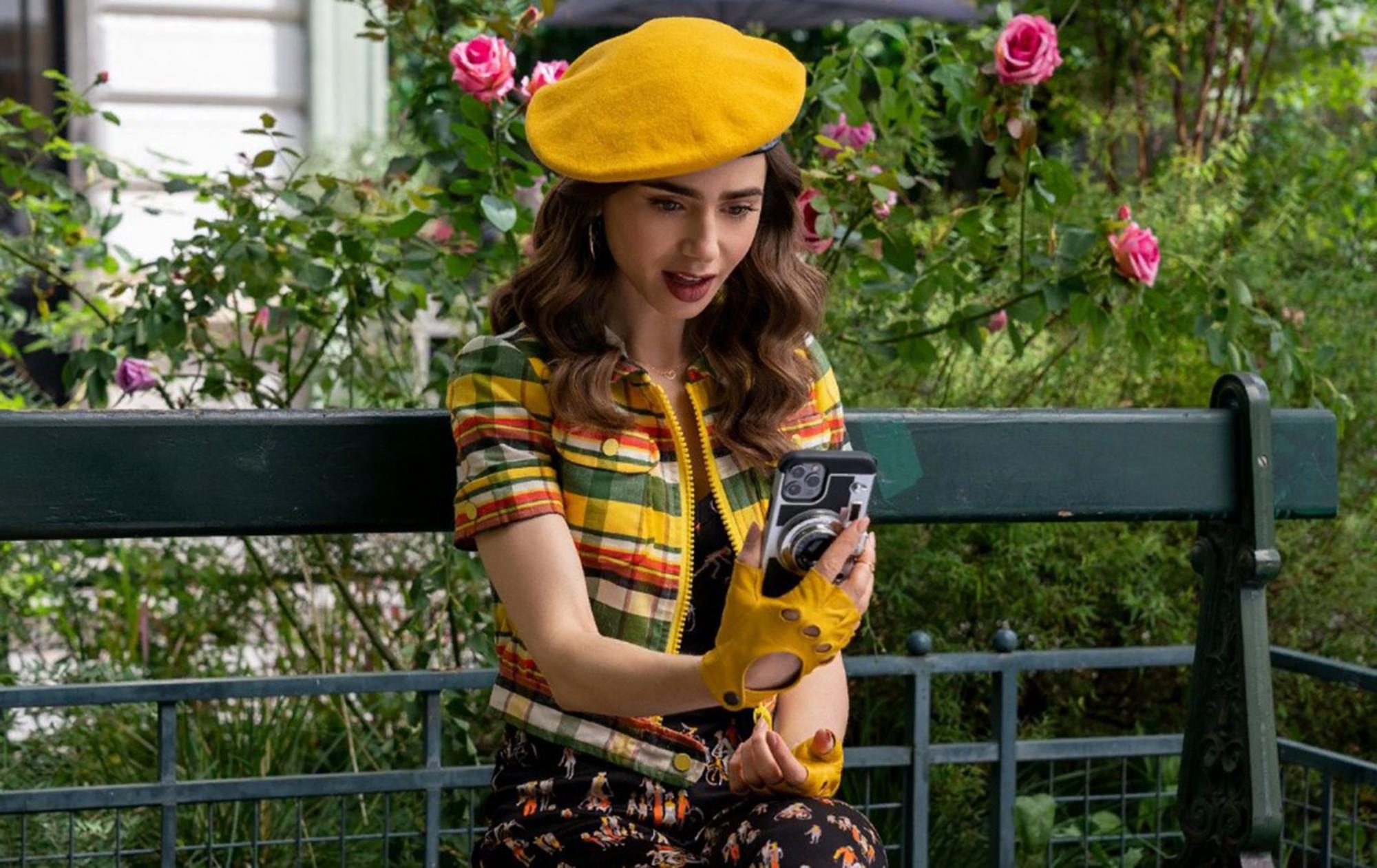 Для самых смелых: топ-10 ярких образов из нового сезона "Эмили в Париже"